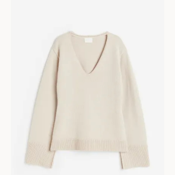 NWOT Zara V Neck Bell Sleeve Sweater - Picture 4 of 5